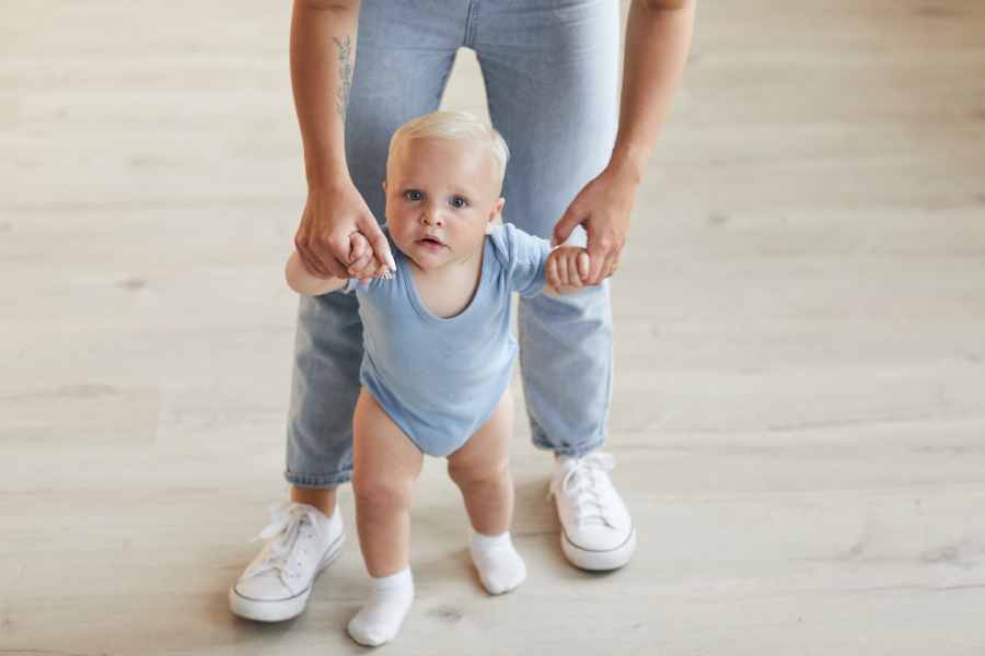 baby learning to walk 2021 09 24 04 11 37 utc 1