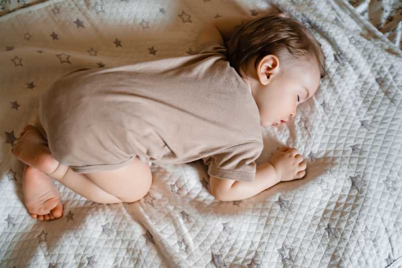 Why Do Toddlers Sleep On Their Knees